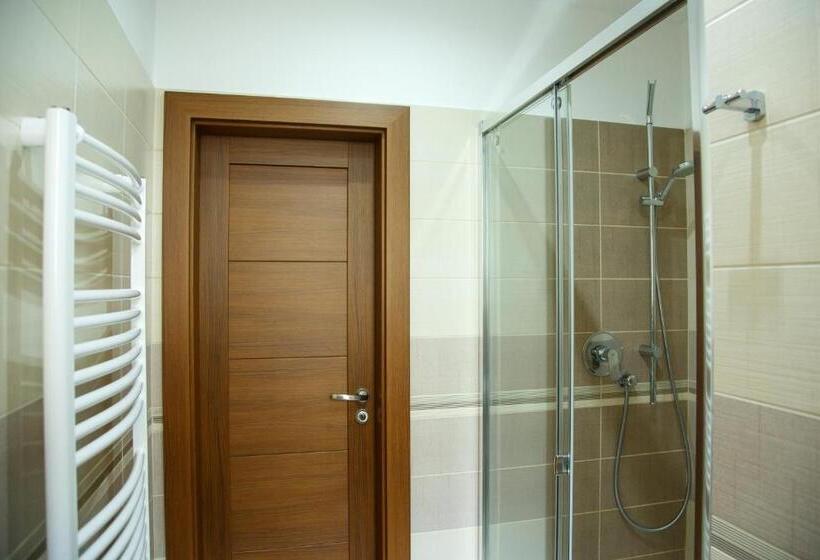 استودیوی لوکس, Vila Terra