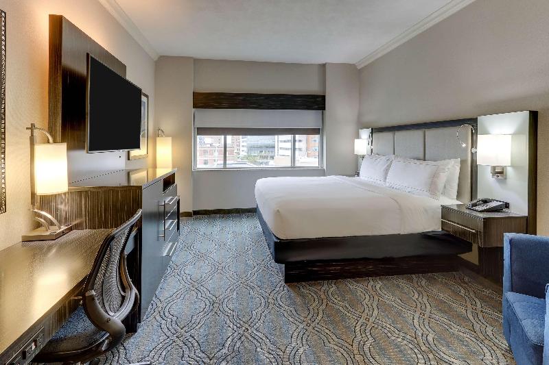 스탠다드 룸 킹사이즈 침대, Doubletree By Hilton St. Louis Forest Park