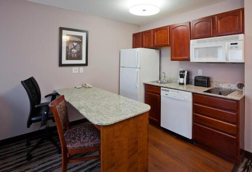 Люкс, Grandstay Residential Suites