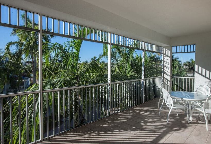クラシックスイート, Olde Marco Island Inn And Suites
