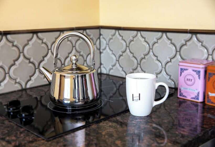 스위트, Park Lane Suites & Inn