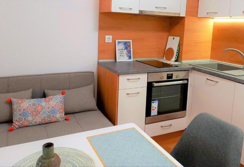 استودیوی لوکس, Gardenia Apartments
