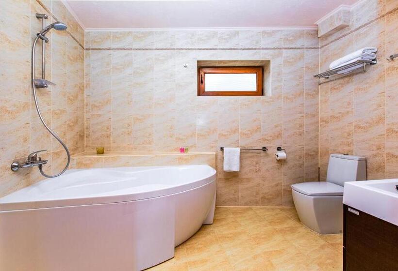 Апартаменты 3 Спальни, Atava Family House