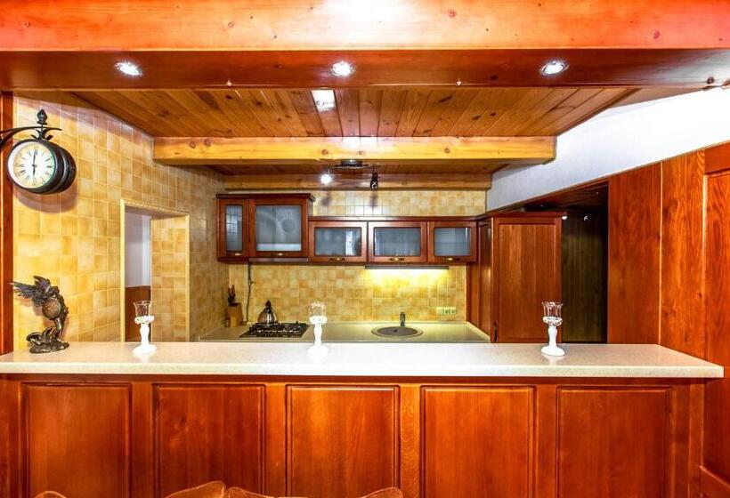 Апартаменты 3 Спальни, Atava Family House