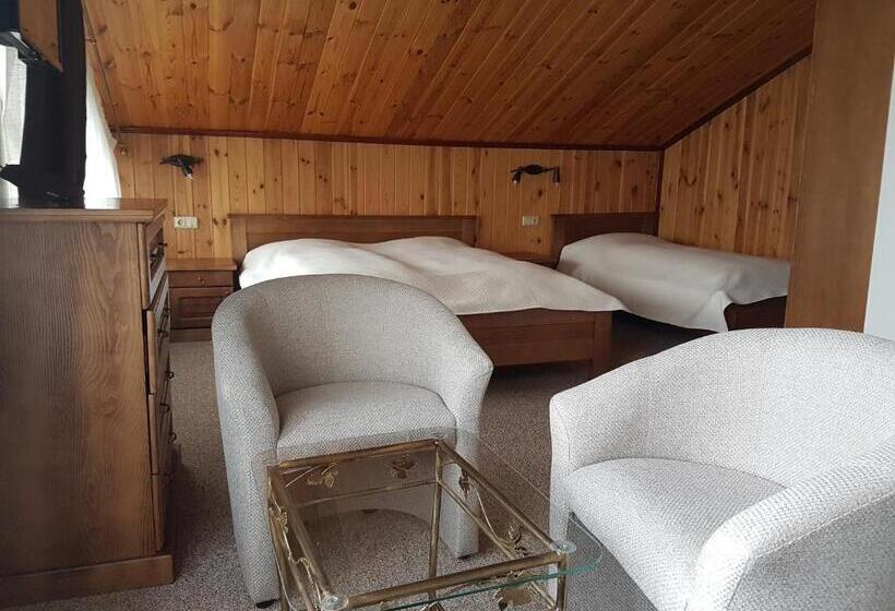 Трехместный Номер Стандарт с Балконом, Atava Family House