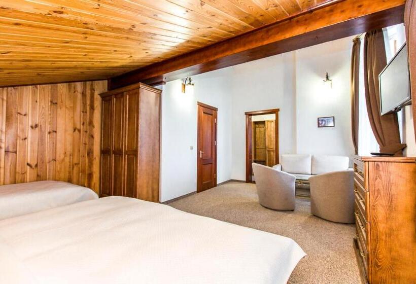 Трехместный Номер Стандарт с Балконом, Atava Family House