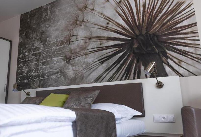 Семейный Номер, Főnix Apartman
