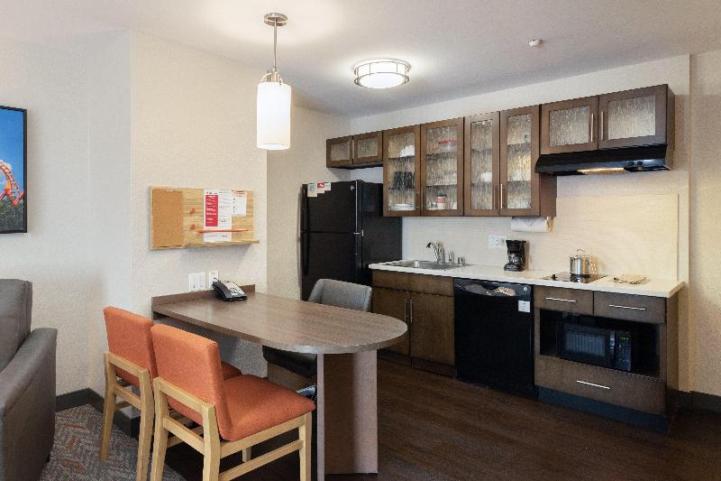 سوئیت برای معلولان, Candlewood Suites Anaheim   Resort Area, An Ihg