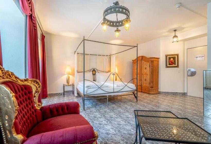 سوئیت با وان آب گرم, Altstadt Hotel Magic Luzern