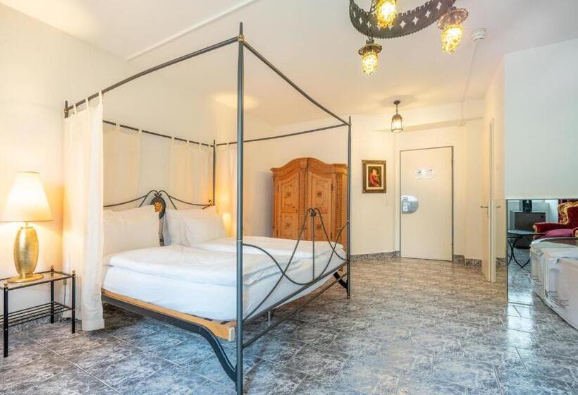 سوئیت با وان آب گرم, Altstadt Hotel Magic Luzern