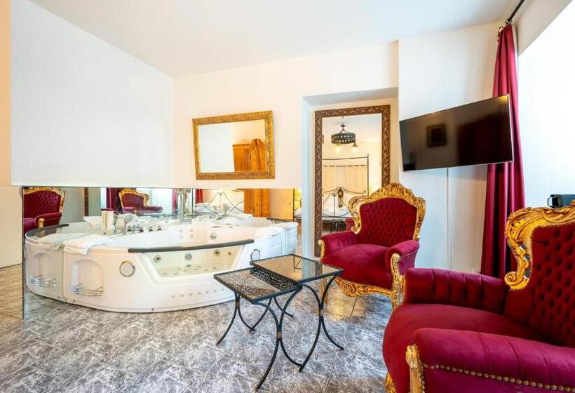 سوئیت با وان آب گرم, Altstadt Hotel Magic Luzern