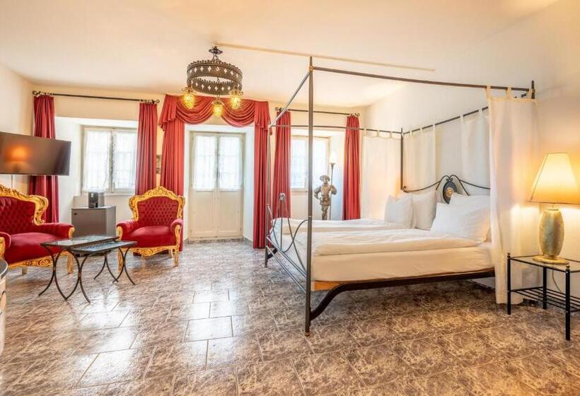 سوئیت با وان آب گرم, Altstadt Hotel Magic Luzern