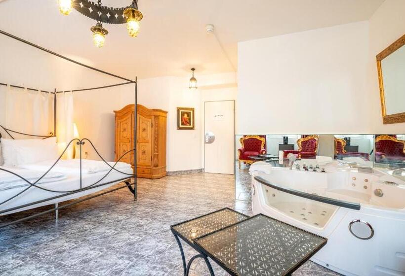 سوئیت با وان آب گرم, Altstadt Hotel Magic Luzern