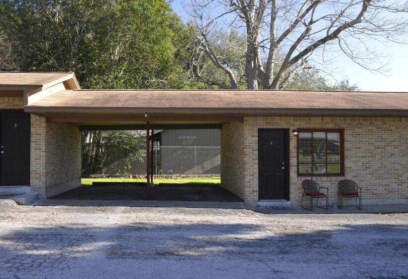 Номер Стандарт, Shiner Country Inn