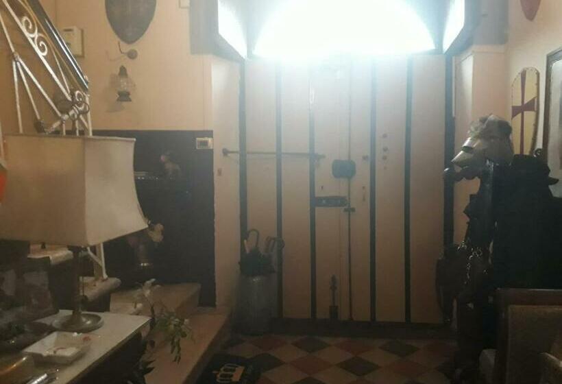 اتاق لوکس, Casato Lioy
