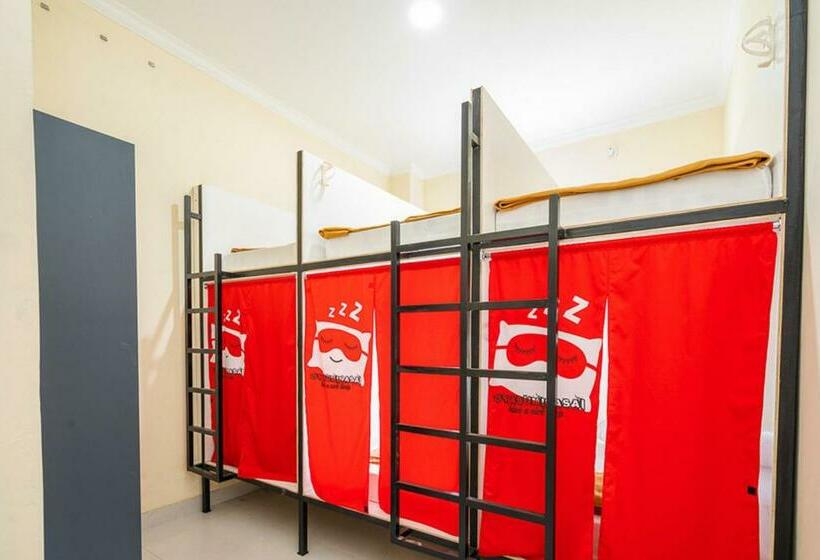 Кровать в Общей Комнате, Reddoorz Syariah Near Exit Toll Ciawi