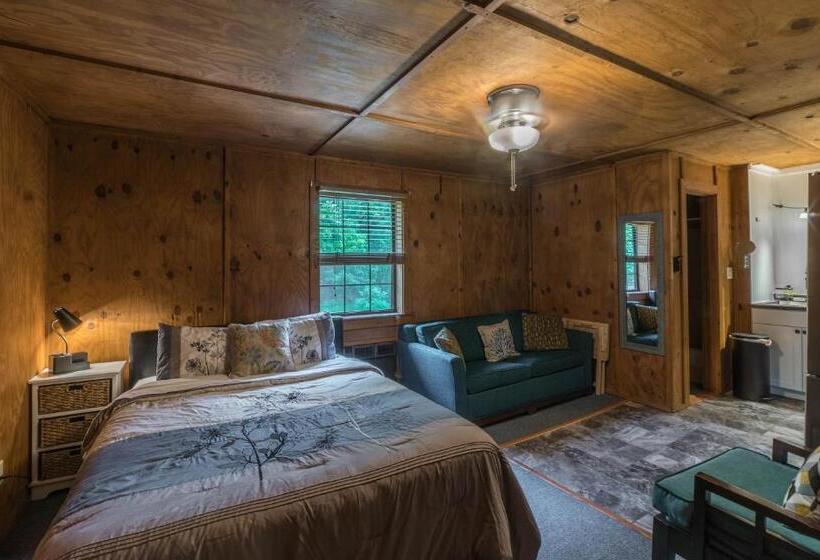 Студио Стандарт Вид на Сад, The Sugar Creek Retreat