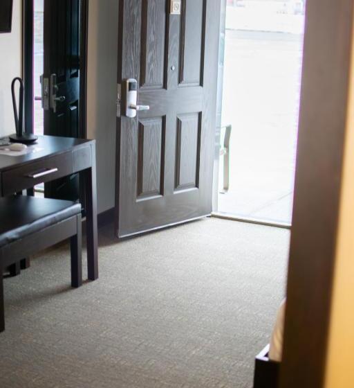 Номер Стандарт Кровать Кинг Адаптированный для Инвалидов, Boarders Inn & Suites By Cobblestone Hotels   Syracuse