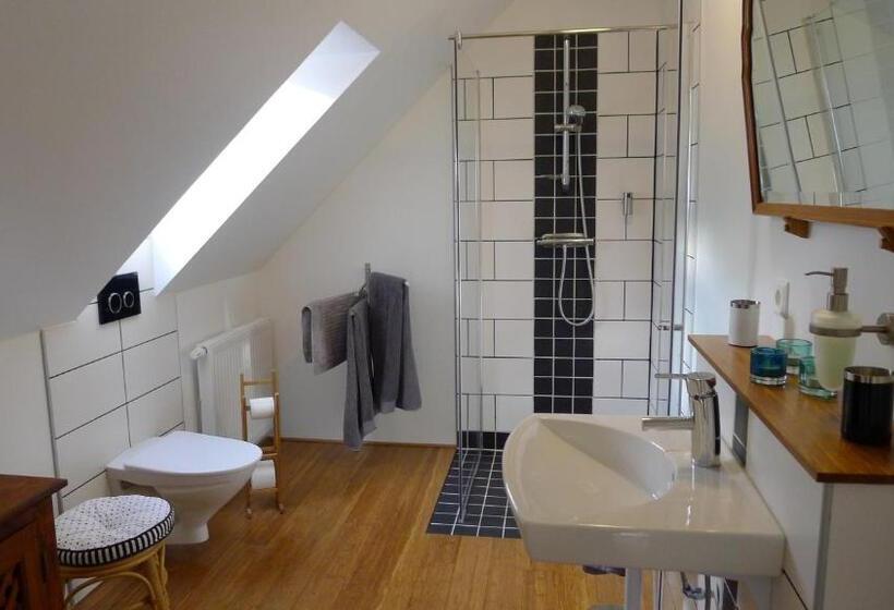 اتاق لوکس با بالکن, Lilla Trulla Gårdshotell   Feels Like Home