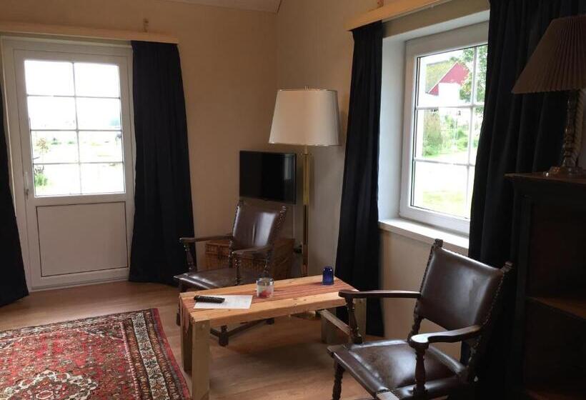 اتاق لوکس با چشم‌انداز باغ, Lilla Trulla Gårdshotell   Feels Like Home