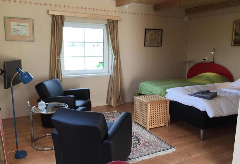 اتاق لوکس با چشم‌انداز باغ, Lilla Trulla Gårdshotell   Feels Like Home
