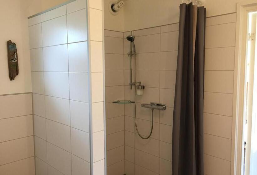 اتاق لوکس با چشم‌انداز باغ, Lilla Trulla Gårdshotell   Feels Like Home