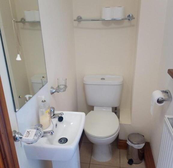 Номер Стандарт, Fox And Hounds Country Inn