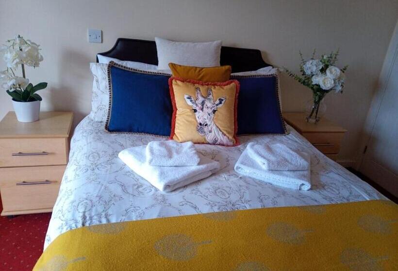 Номер Стандарт, Fox And Hounds Country Inn
