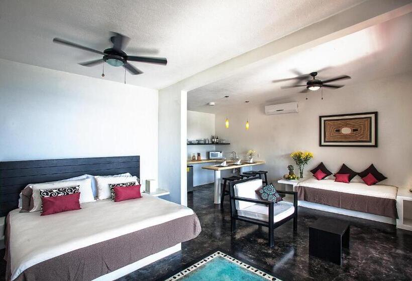디럭스 스위트, Manta Raya Hotel   Right On The Beach