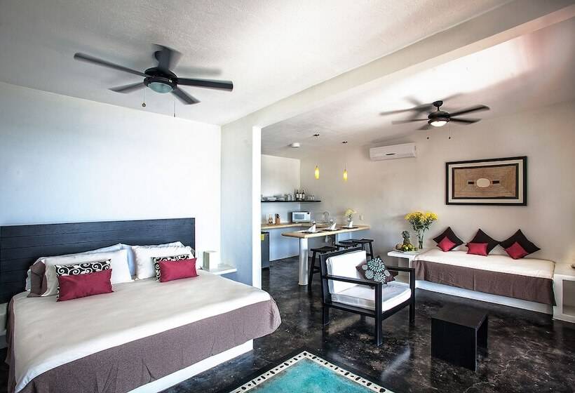 디럭스 스위트, Manta Raya Hotel   Right On The Beach