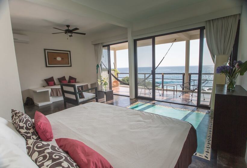 Suíte Deluxe, Manta Raya Hotel   Right On The Beach