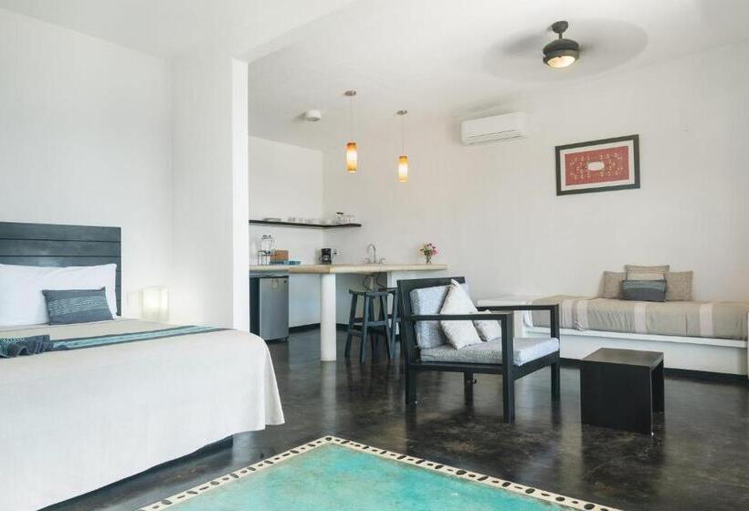디럭스 스위트, Manta Raya Hotel   Right On The Beach