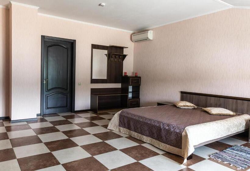 스위트, Dergachov Guest House
