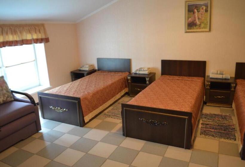 스탠다드 트리플 룸, Dergachov Guest House