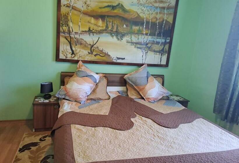 اتاق استاندارد با سرویس بهداشتی مشترک, Casa Dana