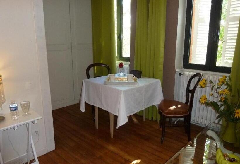 Трехместный Номер Стандарт Вид на Сад, Maison Le Village 4 épis