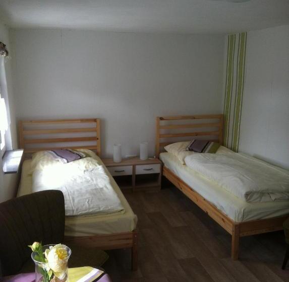خانه 4 خوابه, Traditionsgasthof Zum Luedertal