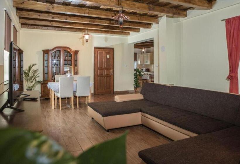 Апартаменты 3 Спальни, Csaronda Vendegház