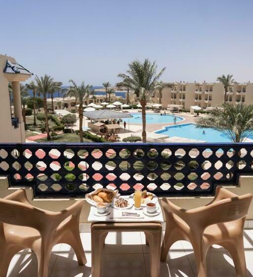اتاق استاندارد با چشم‌انداز استخر, Grand Oasis Resort