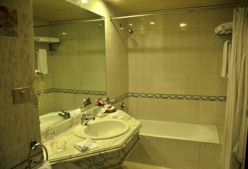 اتاق استاندارد با چشم‌انداز دریا, Grand Oasis Resort