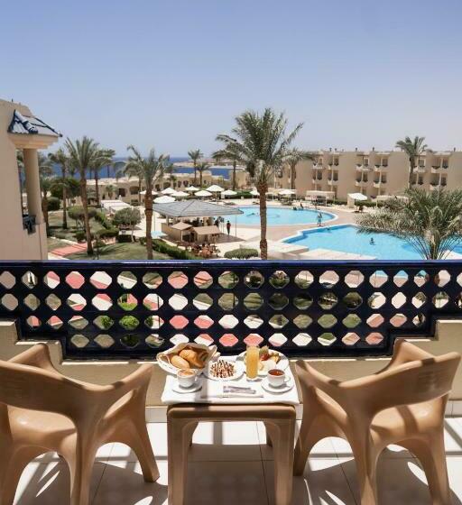 سوییت با چشم‌انداز استخر, Grand Oasis Resort