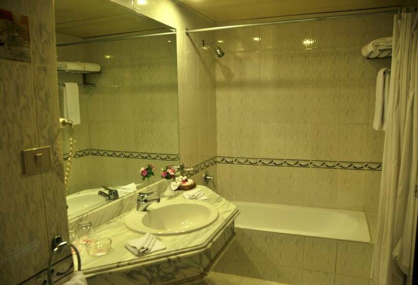 اتاق استاندارد با چشم‌انداز دریا, Grand Oasis Resort