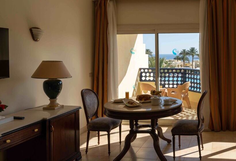 سوییت با چشم‌انداز استخر, Grand Oasis Resort