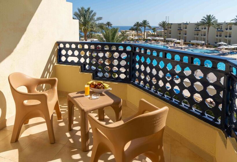 سوییت با چشم‌انداز استخر, Grand Oasis Resort