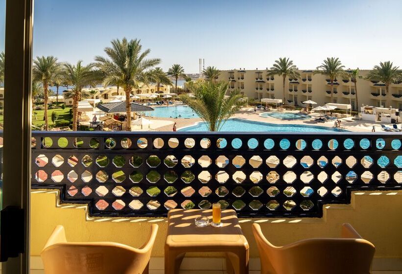اتاق استاندارد با چشم‌انداز استخر, Grand Oasis Resort