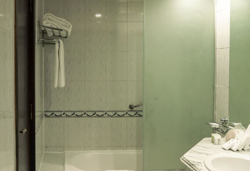 اتاق استاندارد با چشم‌انداز باغ, Grand Oasis Resort