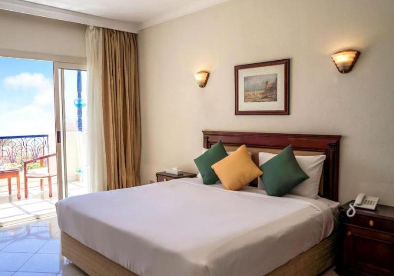 سوییت با چشم‌انداز استخر, Grand Oasis Resort