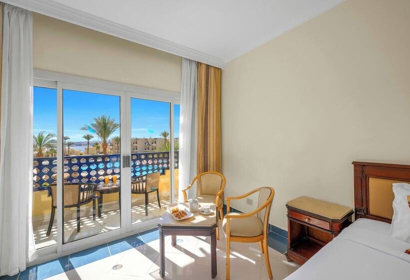 اتاق استاندارد با چشم‌انداز استخر, Grand Oasis Resort