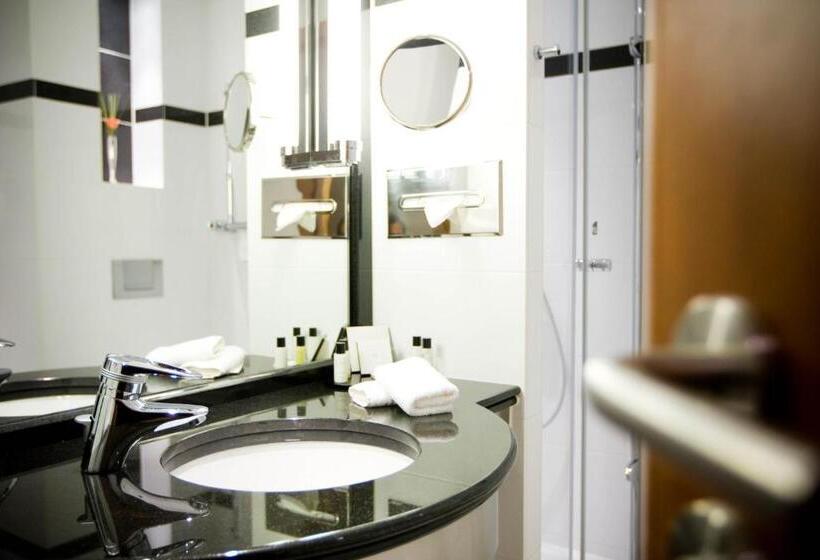 اتاق استاندارد با تخت دوبل و چشم‌انداز پارک, Crowne Plaza Brussels Airport, An Ihg