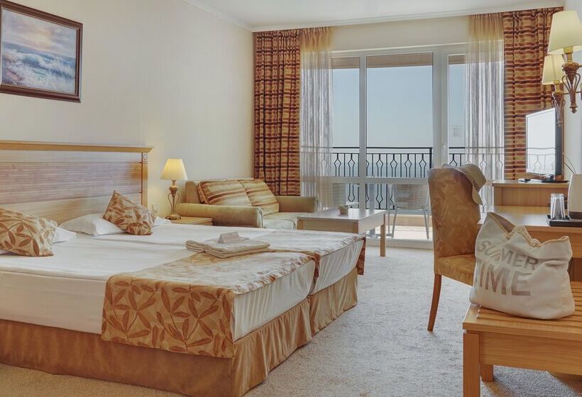 اتاق استاندارد با چشم‌انداز دریا, Dit Majestic Beach Resort